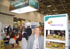 El stand de Cean Global, de Colombia, estuvo muy concurrido con clientes haciendo fila por sus aguacates y mangos. Mónica Pasado, directora ejecutiva de la compañía, estuvo al frente.
